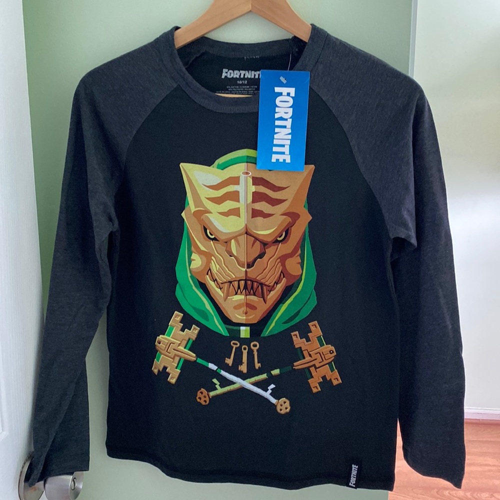 Boy’s NWT Black Fortnite Crewneck Shirt Sz 10/12